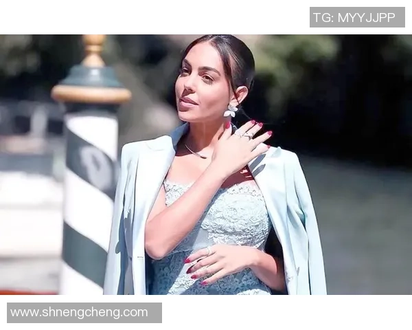 足球明星的河北女友背后的故事与爱情旅程揭秘